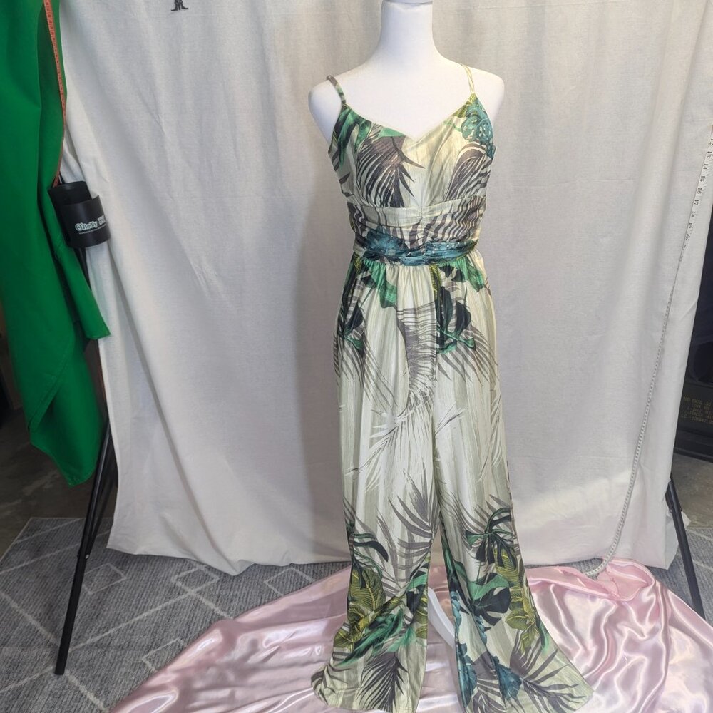 NWT Fashion Nova Size Small Jumper in Cream/Green Floral Print